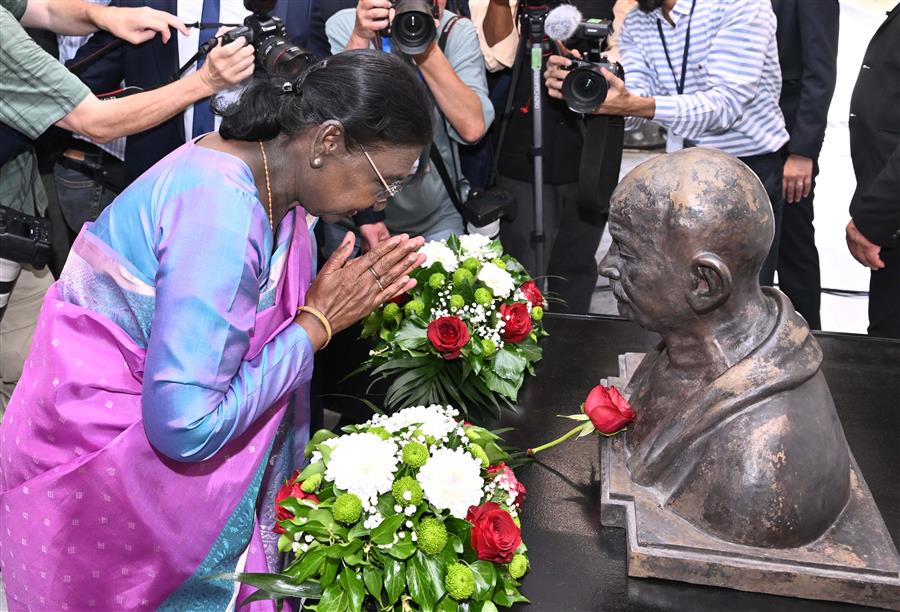 President of India unveils bust of Mahatma Gandhi at the Museum of the City of Skopje, NORTH MACEDONIA