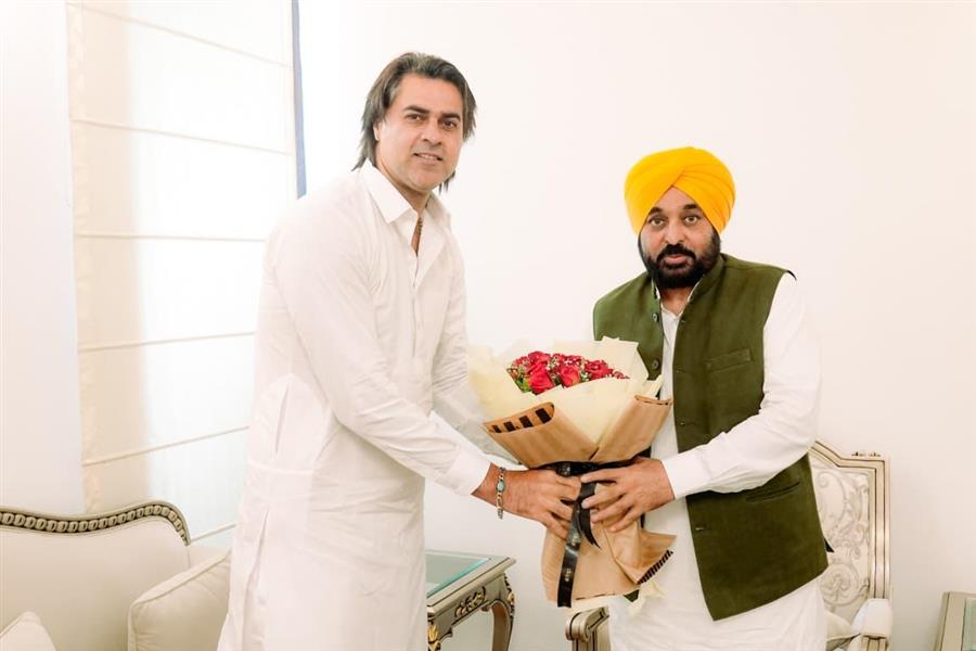 Former India Cricketer Manpreet Singh ‘Gony’ & International Gold Medallist Kunar Join AAP