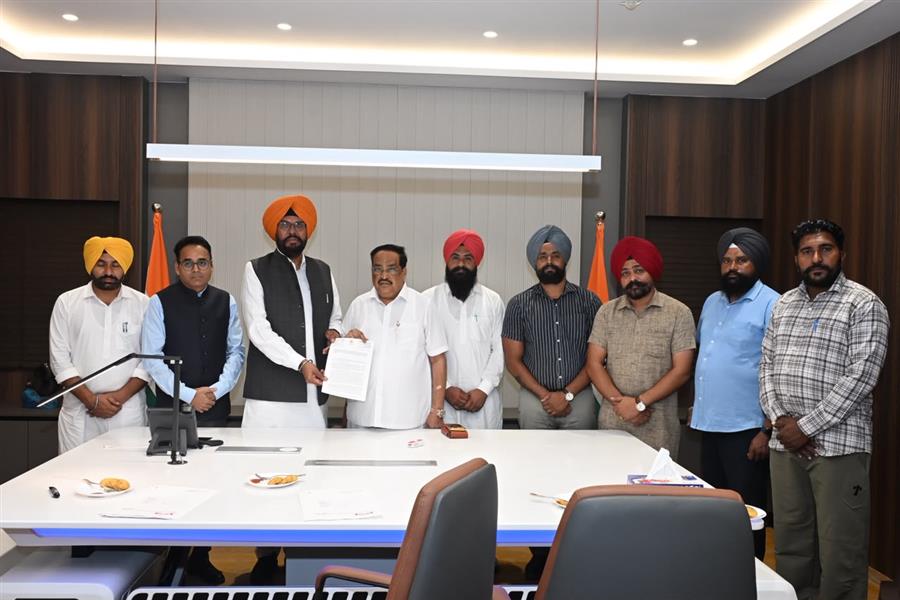 Delegation of Ajnala sarpanches accompanies Dhaliwal, urges centre to expedite the project of Ujh Dam
